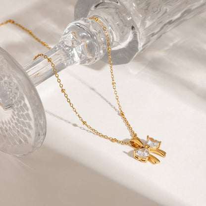 Collier pendentif nœud